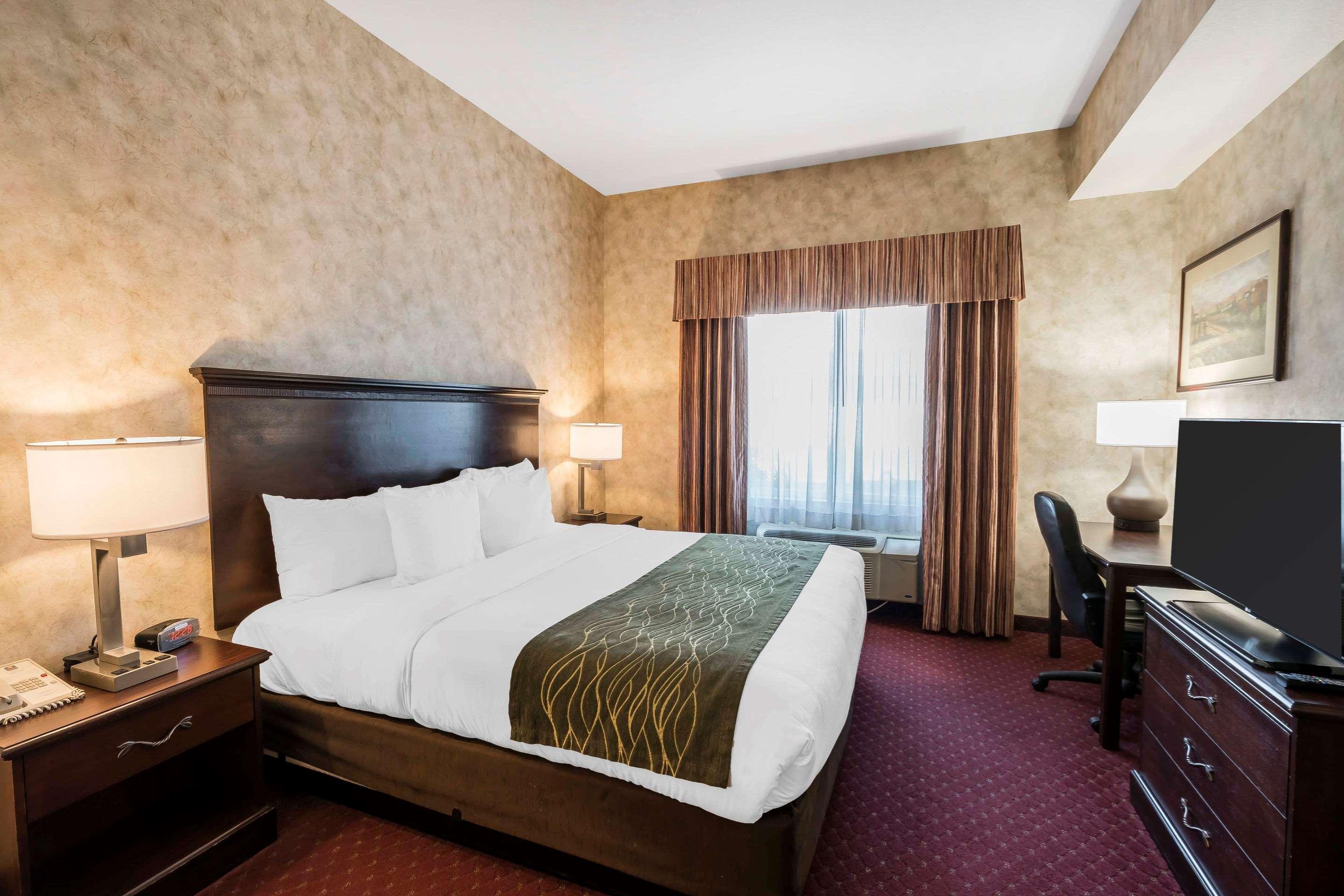 וואלה וואלה Comfort Inn & Suites מראה חיצוני תמונה