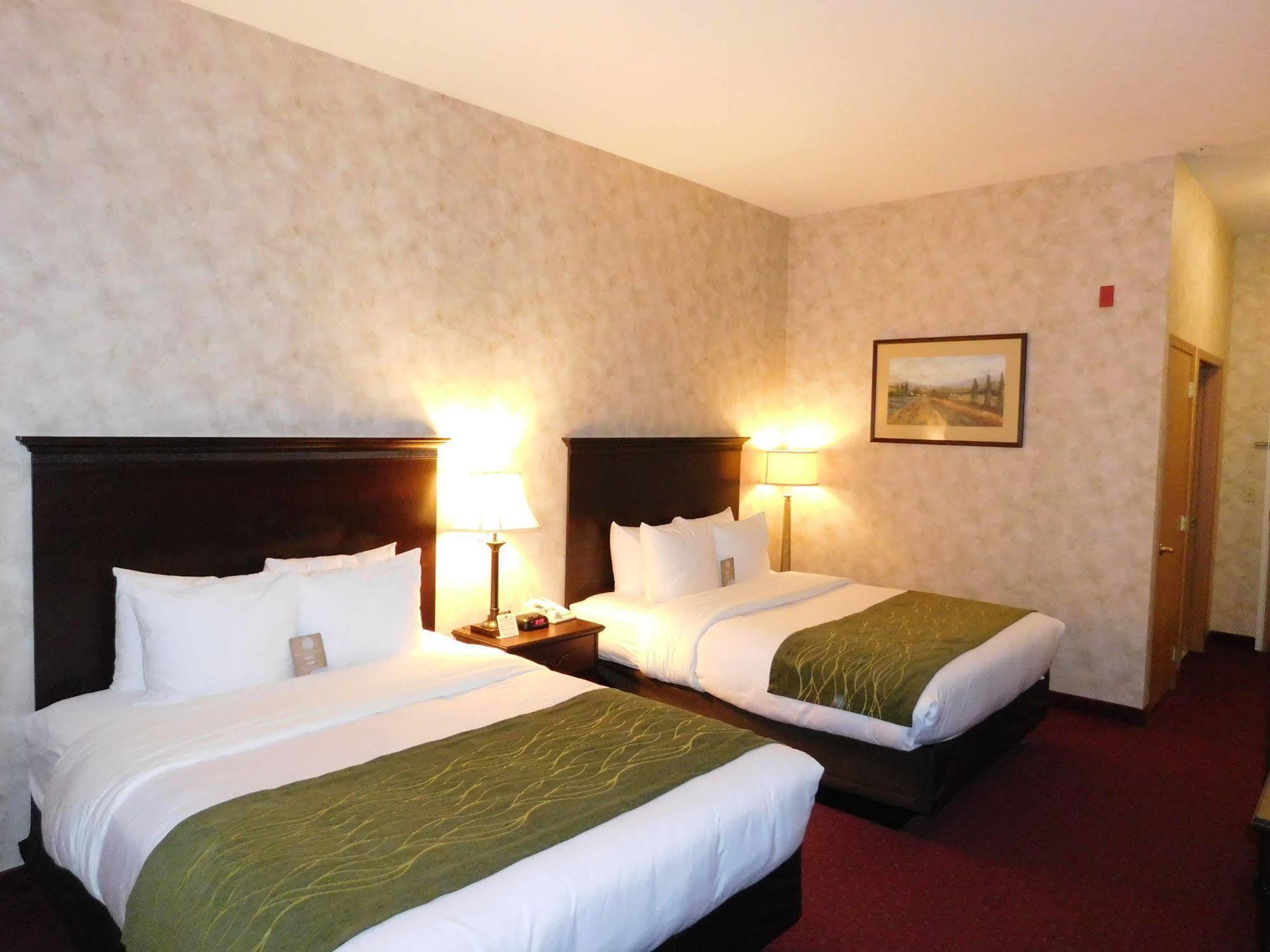 וואלה וואלה Comfort Inn & Suites מראה חיצוני תמונה