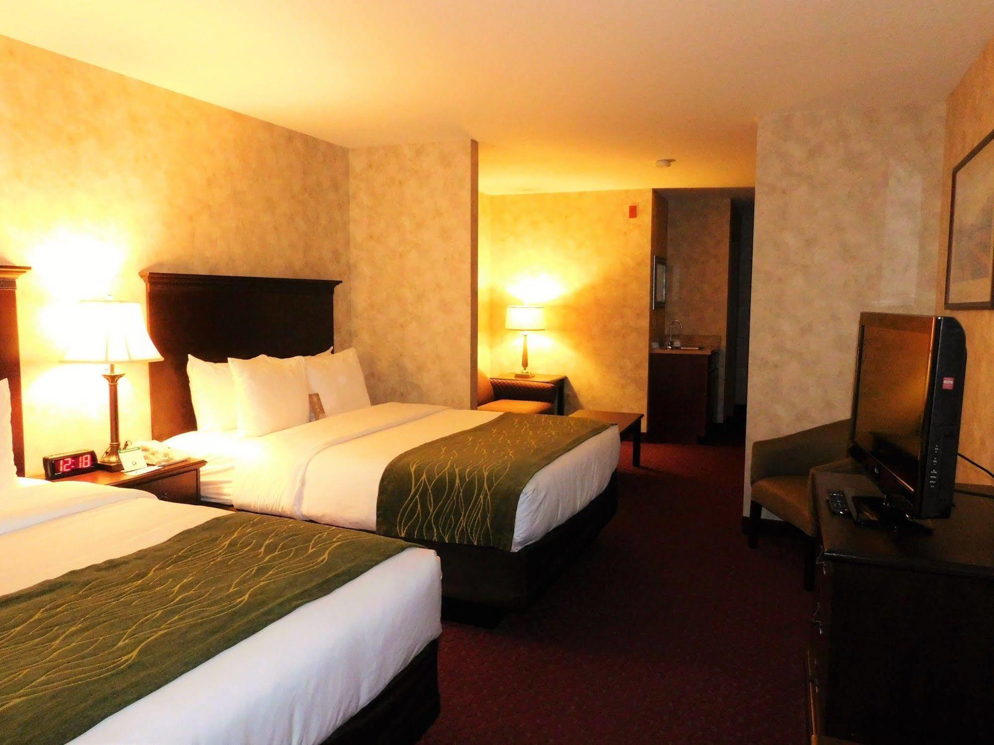 וואלה וואלה Comfort Inn & Suites מראה חיצוני תמונה