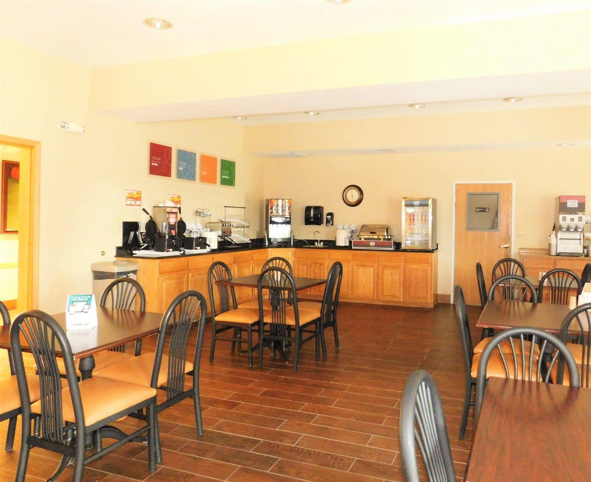 וואלה וואלה Comfort Inn & Suites מראה חיצוני תמונה