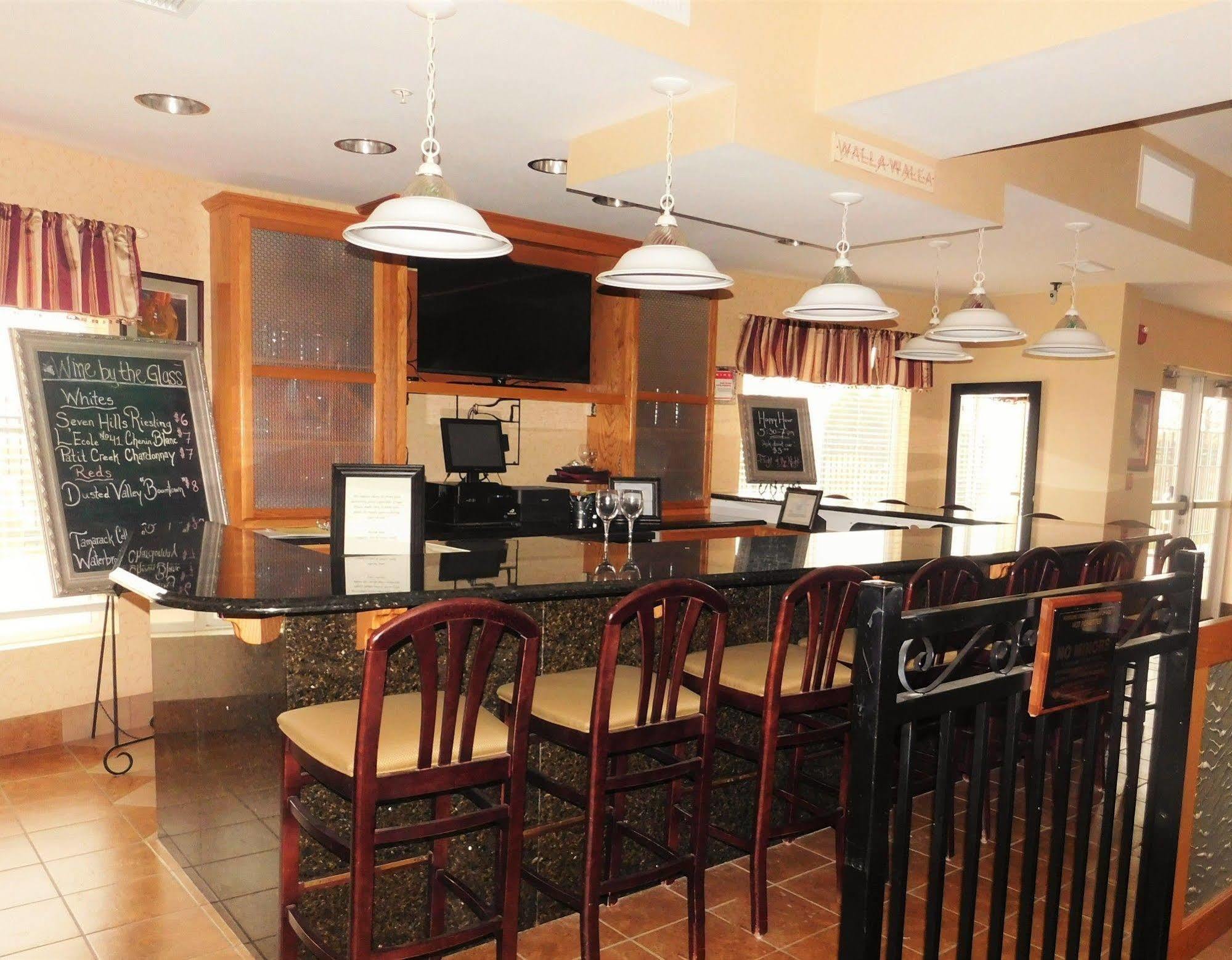 וואלה וואלה Comfort Inn & Suites מראה חיצוני תמונה