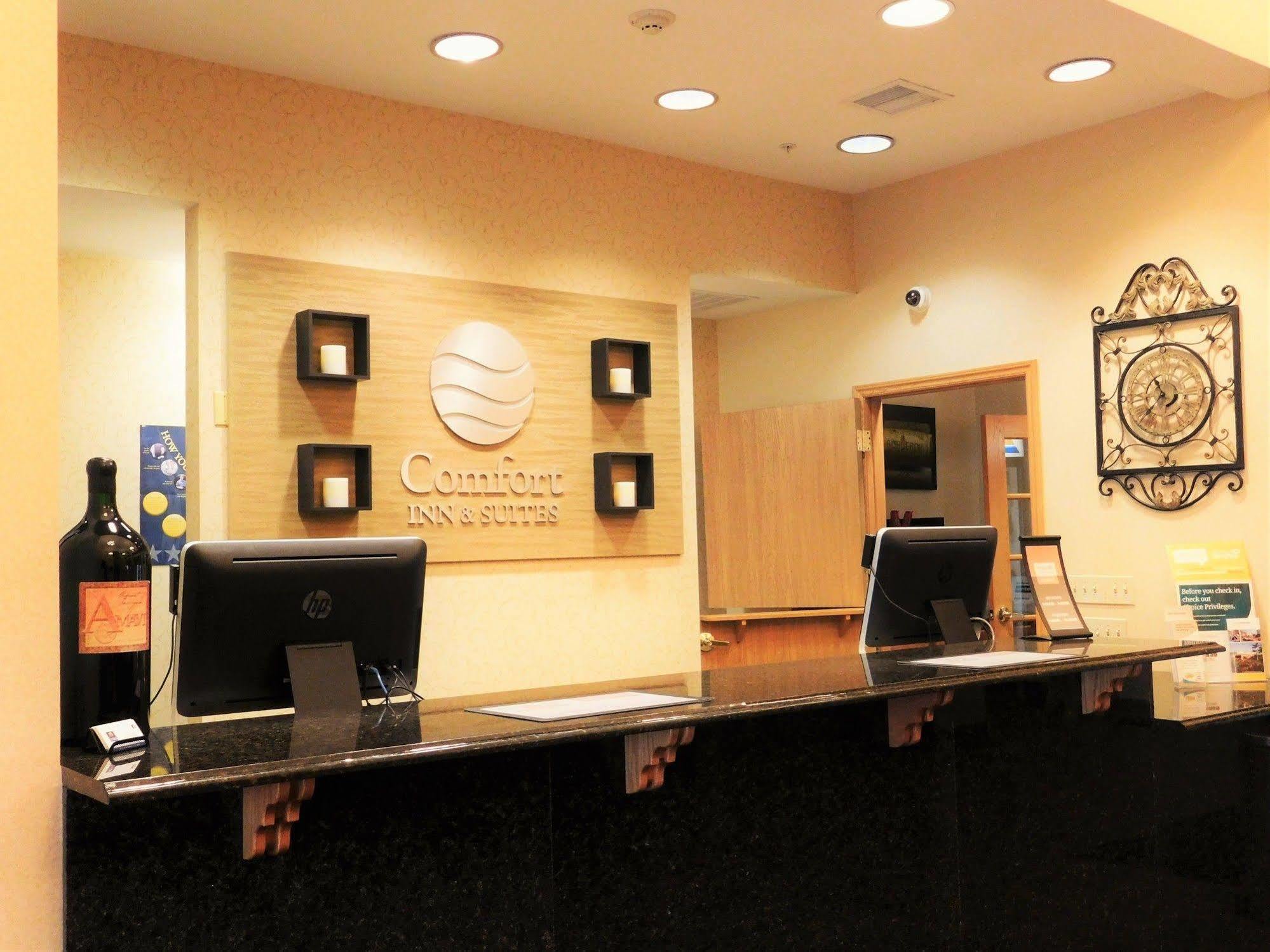 וואלה וואלה Comfort Inn & Suites מראה חיצוני תמונה