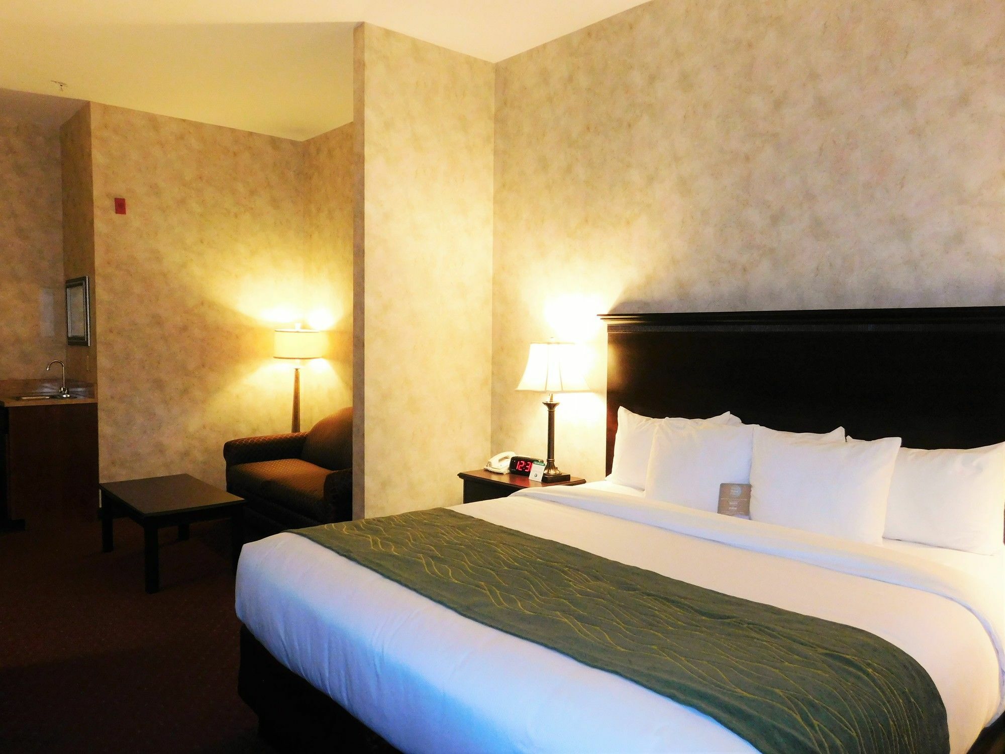 וואלה וואלה Comfort Inn & Suites מראה חיצוני תמונה